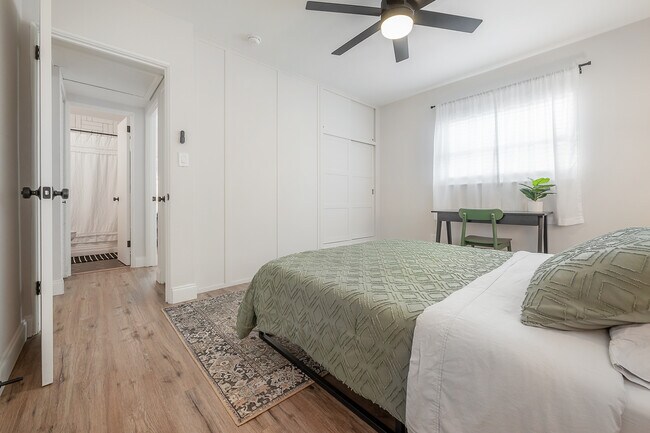 Building Photo - 2400 34th Ave N