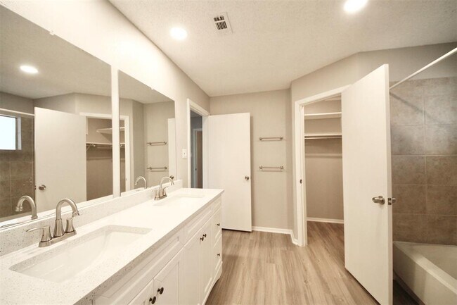 Building Photo - 12010 Ladrido Ln