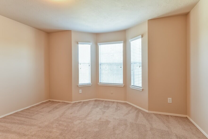 Building Photo - 2527 Floral Bloom Way