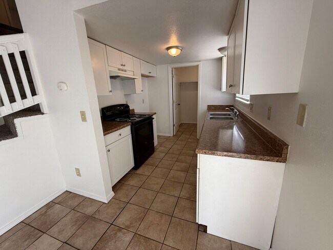 Building Photo - 4313 S Maplewood Ave