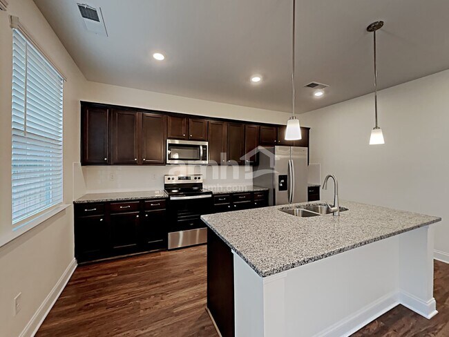 Building Photo - 2144 Laurel Village Circle
