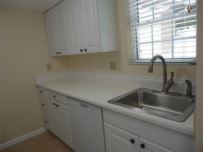 Building Photo - 403 Northdale Ct