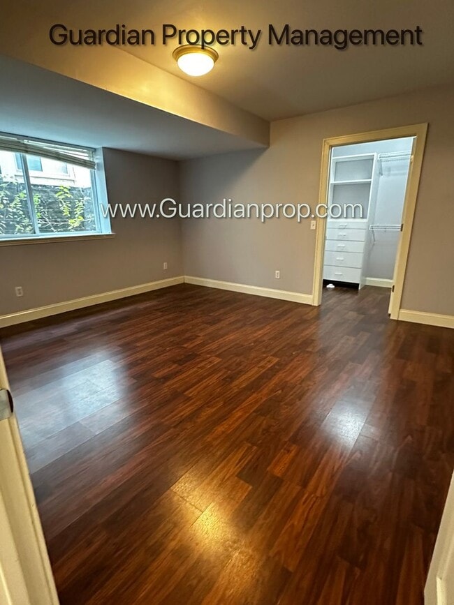 Building Photo - Spacious Uptown Side By Side, Dishwasher, ...
