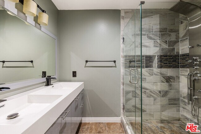 Building Photo - 1836 E Ave J2