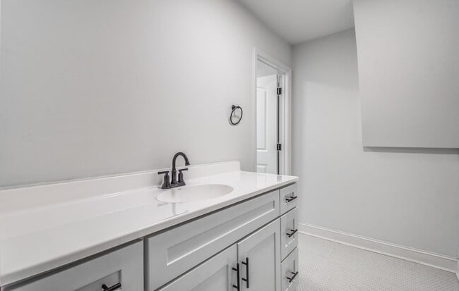 Building Photo - 1825 Young Ave