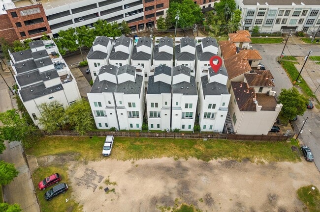 Building Photo - 120 Pierce St