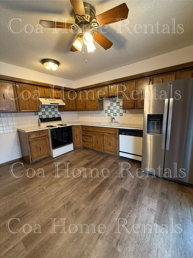 Building Photo - South East side Duplex