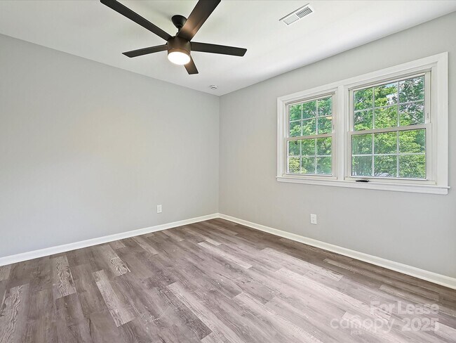 Building Photo - 2544 Cedarwild Rd