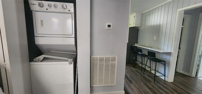 Building Photo - 3339 Simmons St