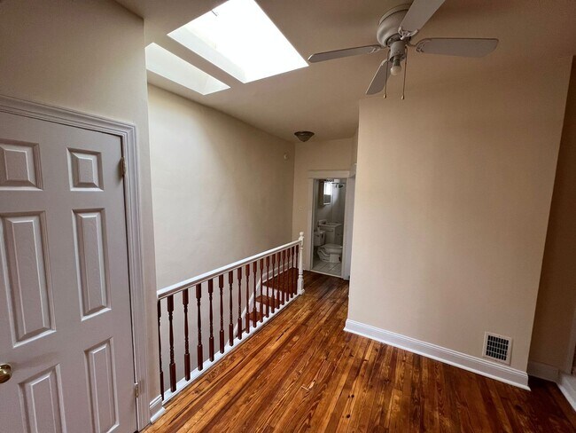 Building Photo - Stunning Newly Renovated 2 Bedroom 1.5 Bathroom