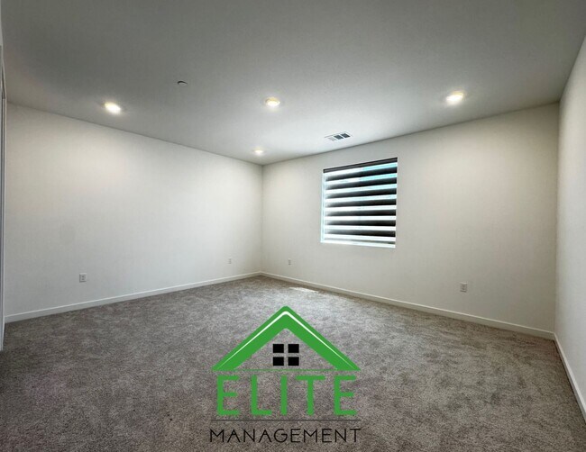 Building Photo - 3266 Vallonea St