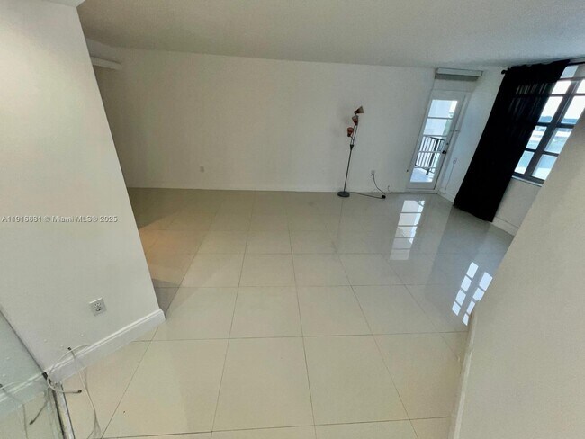 Building Photo - 2750 NE 183rd St