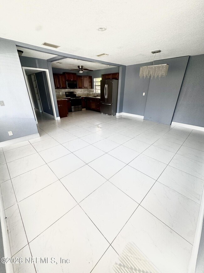 Building Photo - 5415 Lori Dr S