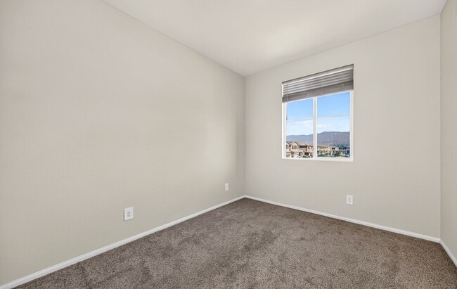 Building Photo - 1037 Yuzu Wy
