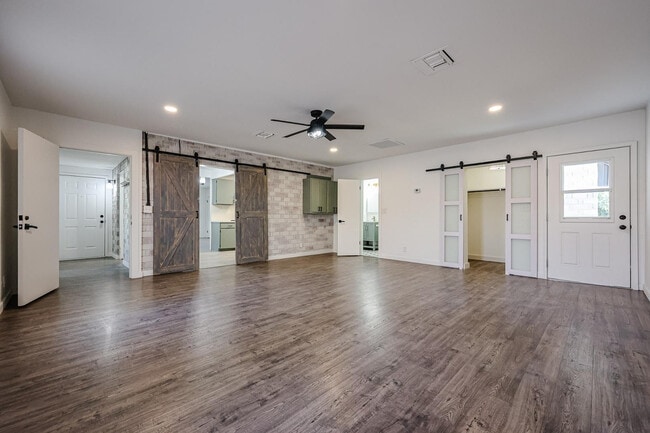 Building Photo - 2816 N 33rd Pl