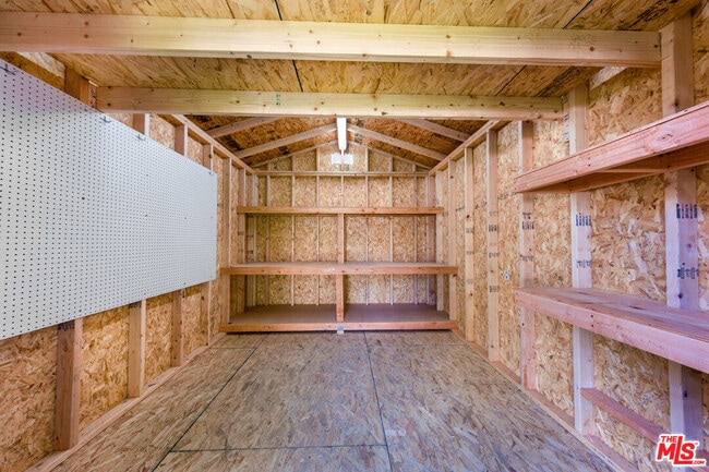 Building Photo - 4503 Vesper Ave