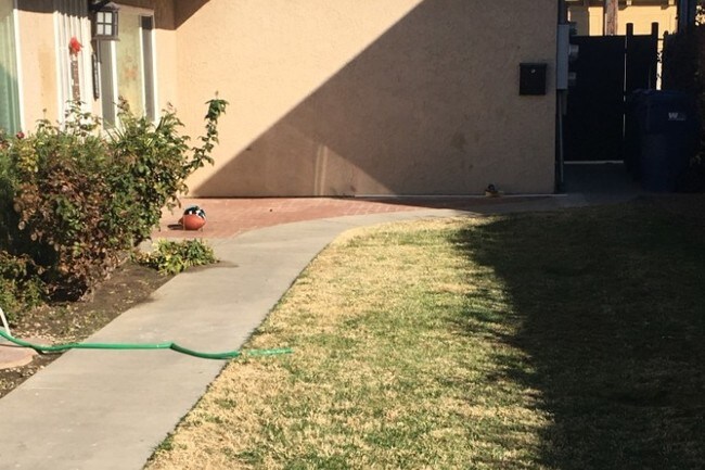 Gated 4 Plex, 2 in back, 2 front - 44710 Fig Ave