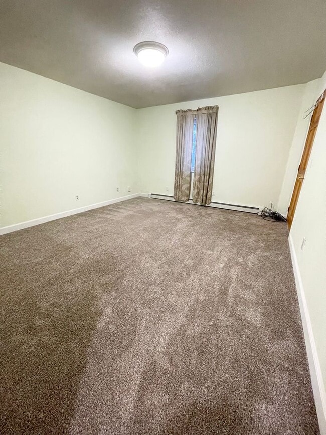 Building Photo - Large 4 Bd, 3 Bath House for Rent in North Pole!