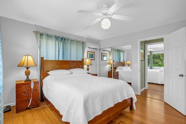Building Photo - Single-family home with upstairs & downstairs rentals
