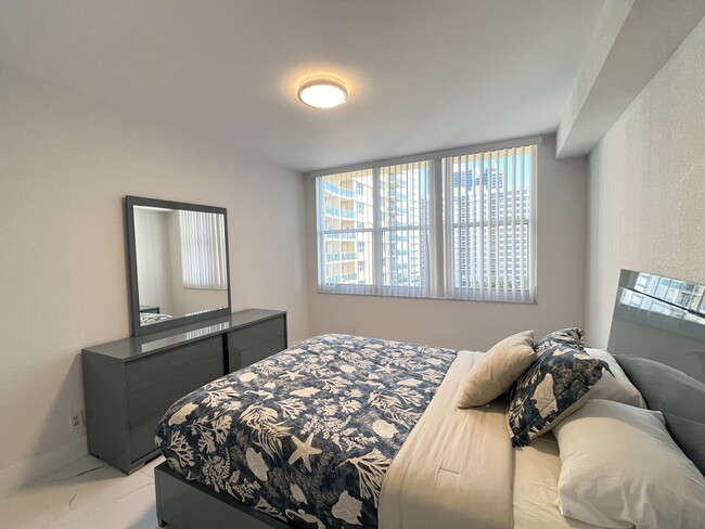 Building Photo - 2501 S Ocean Dr