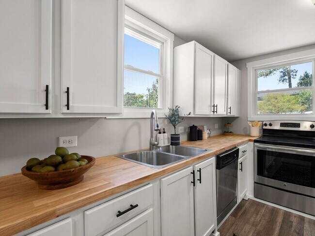 Building Photo - 3 Bedroom Single Family Home in Hanahan