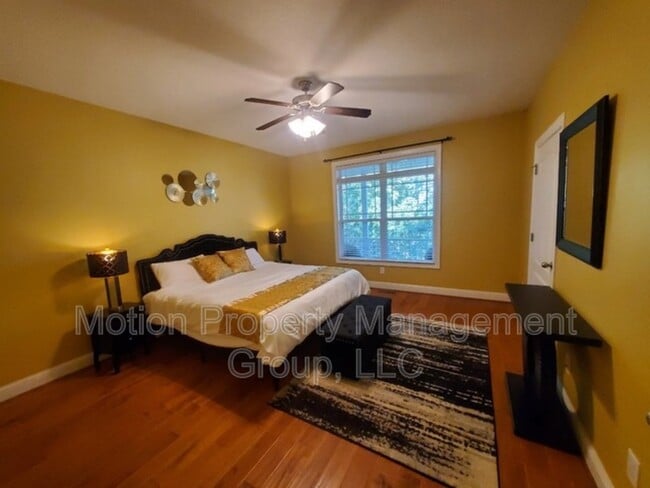 Building Photo - 682 E Mourning Dove Ct