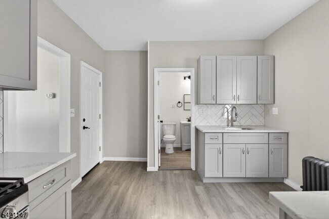 Building Photo - 378 Grand St