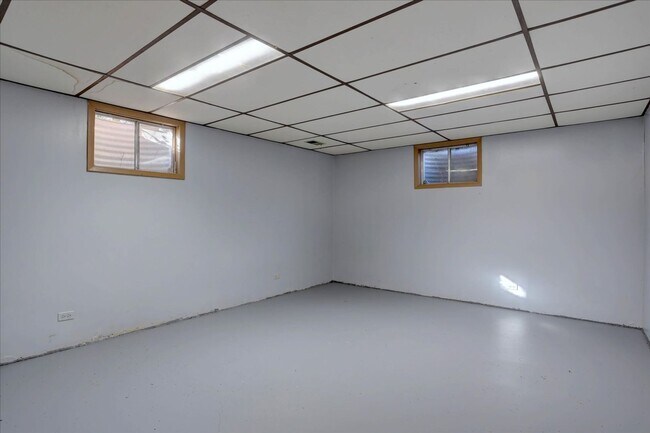 Building Photo - 3 Bedroom 3 Bathroom Home on a 1 Acre Lot