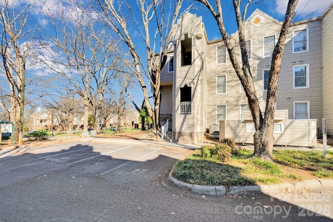 Building Photo - 300 S Cedar St