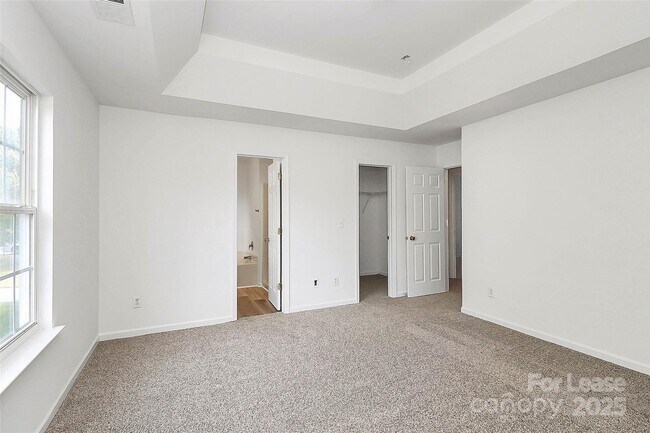 Building Photo - 1215 McAllister Dr
