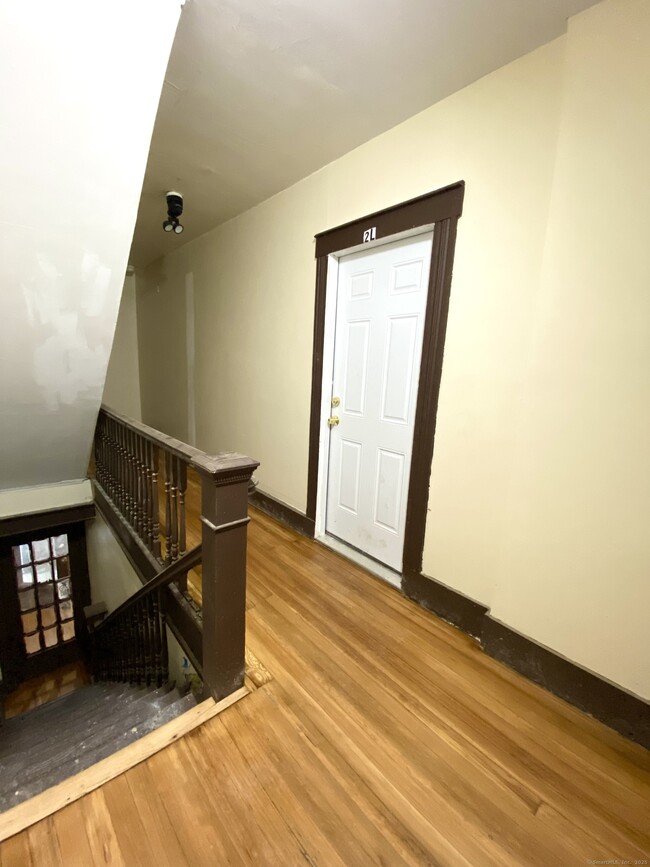 Building Photo - 93 Hillside Ave