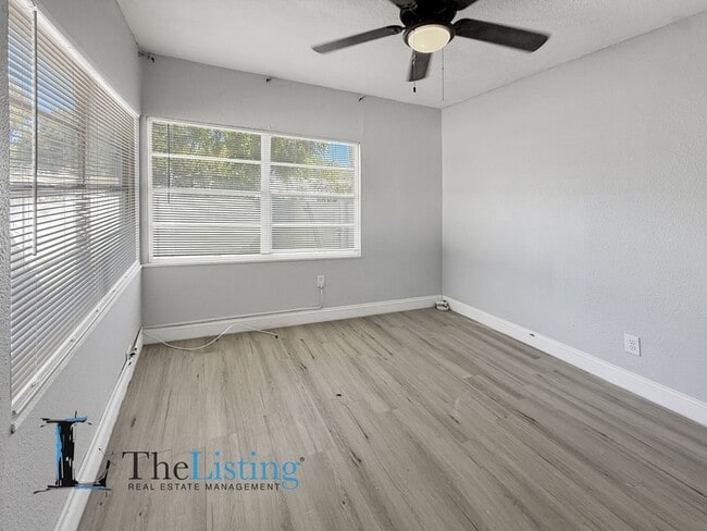 Building Photo - 6920 N Central Ave