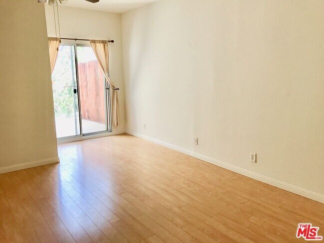 Building Photo - 4189 Vineland Ave