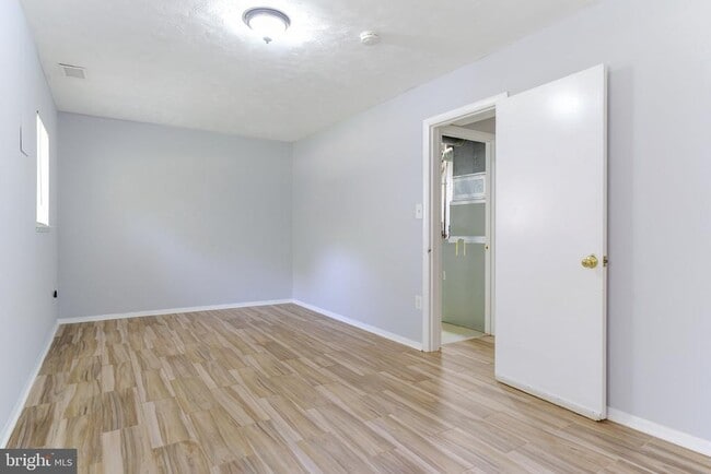 Building Photo - 577 W Diamond Ave