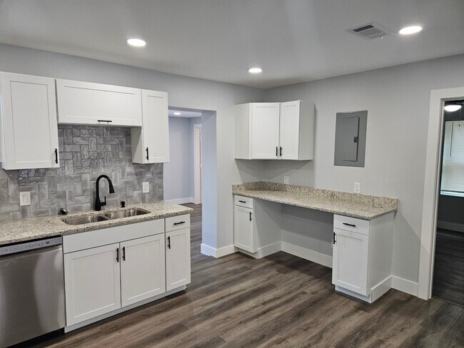 Building Photo - 4 bedroom newly remodeled Milton Home