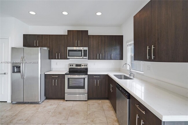 Building Photo - 1121 NW 41st Ln