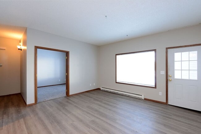 Building Photo - Updated 2 Bed, 1 Bath Townhome in West Fargo!