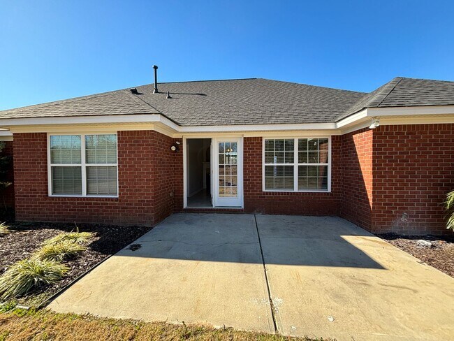 Building Photo - 2026 Lake Forest Dr