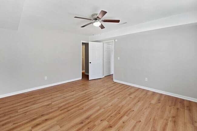 Building Photo - Spacious 4BR Home with Private In-Law Suite in Powder Springs