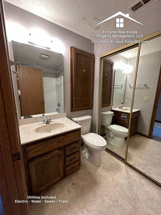 Building Photo - 103 E 10th St