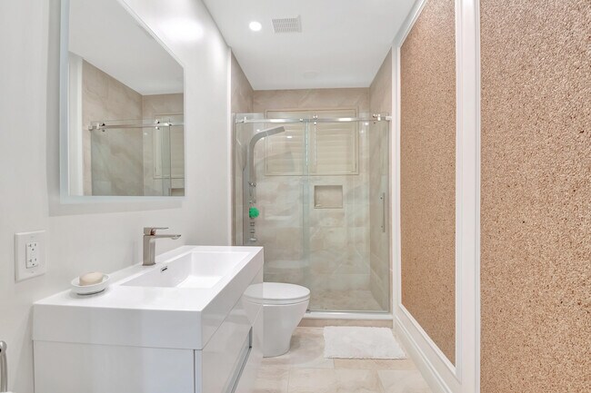 Building Photo - 17565 Ashbourne Ln