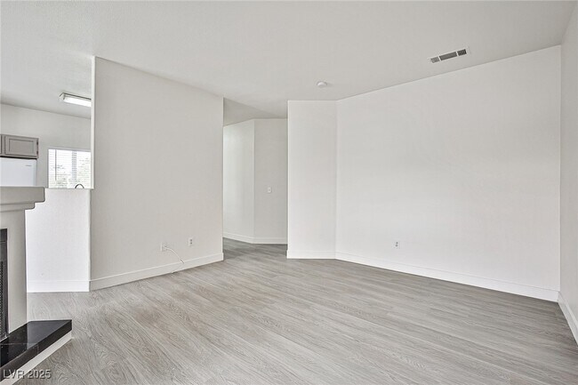 Building Photo - 5525 W Flamingo Rd