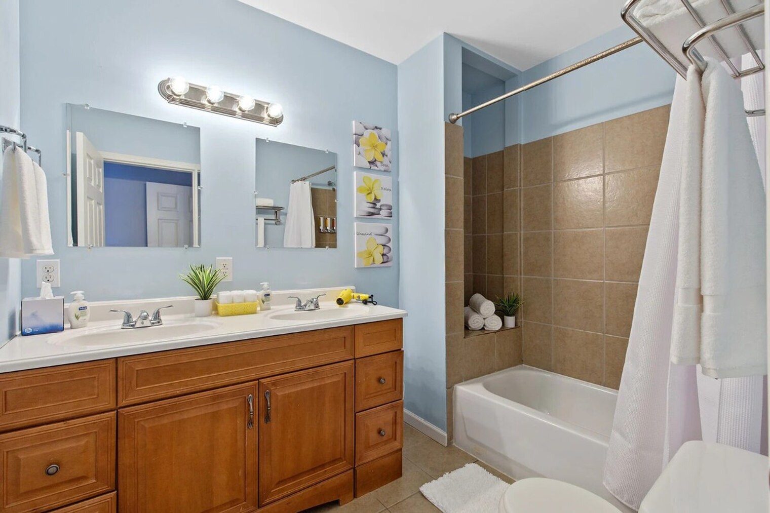 Building Photo - 2366 Lawrence St