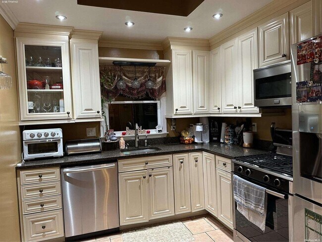 Building Photo - 154 Pennsylvania Ave