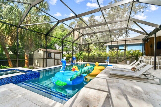 Building Photo - 109 W Hollywood St