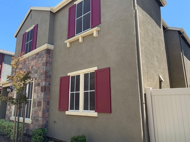 Building Photo - Designer Inspired 4x3 Stunning Home with Bonus Room and 2 Car Garage!