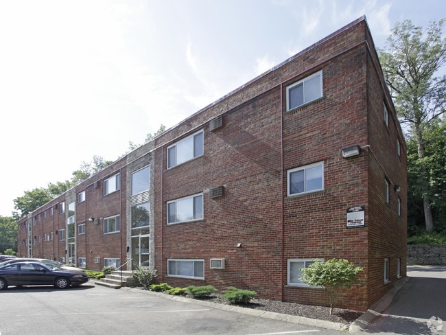 Primary Photo - Lookout Manor Apartments