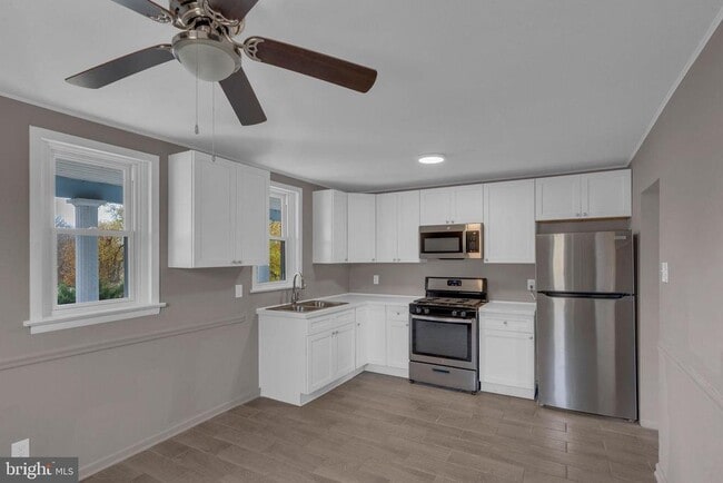 Building Photo - 713 Public Rd