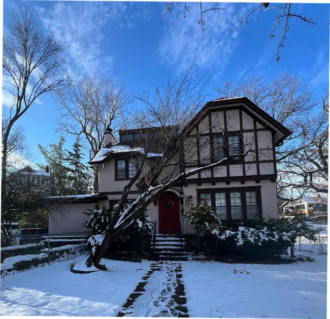 Primary Photo - 3-Bedroom Home with Bonus Library/Office Near Local Attractions!