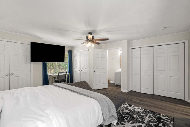 Building Photo - 1707 1st Terrace